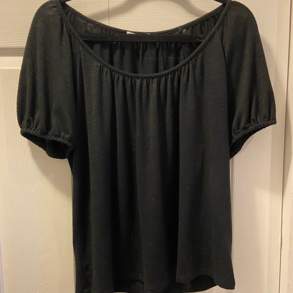 🍀5 for $25🍀 GAP scoop next top. Women’s Sz L. P-P 22” Length 24”. Worn twice.